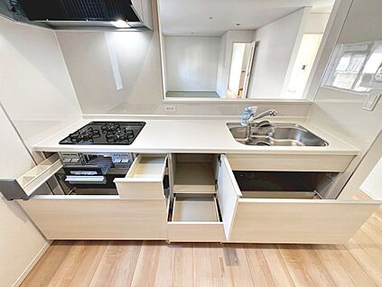 ３口コンロ・浄水器付のシステムキッチン