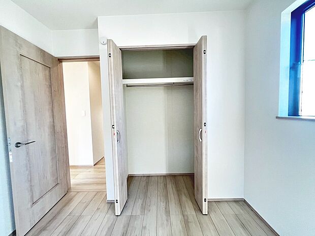 【収納】全室収納有!ハンガーパイプ付きで洋服もキレイに収納できますね♪