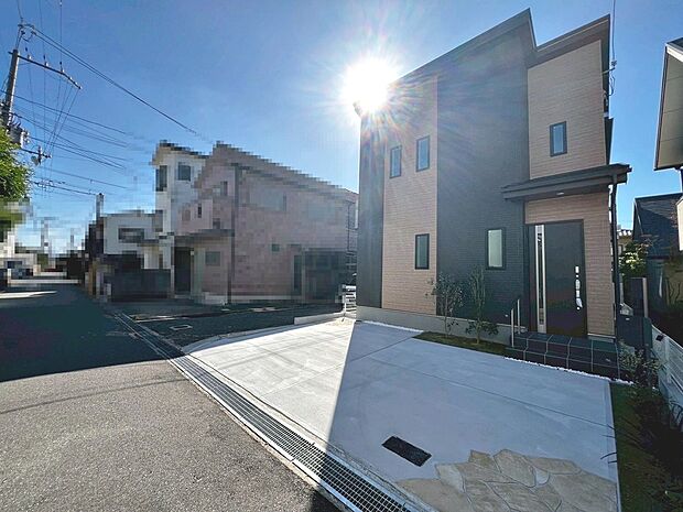 【駐車場】駐車2台可能!広々駐車スペースはママやお子様の自転車も停められますね!