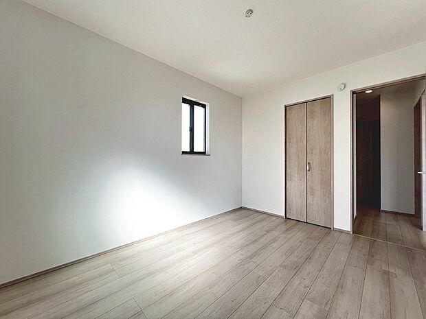 【洋室】令和7年10月完成済!いつもで内覧可能ですよ♪お気軽にお問い合わせください!