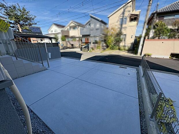 【駐車場】並列に駐車２台可能！愛車の置き場所に困りませんね♪