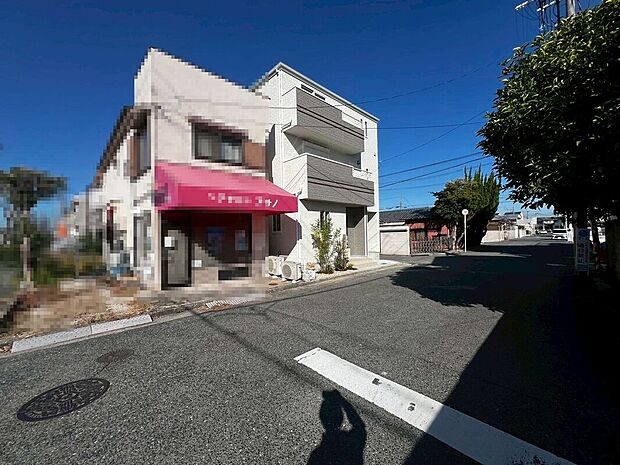 【前面道路を含む現地写真】前面道路約6.1mです!広々運転の苦手な方も安心ですね♪