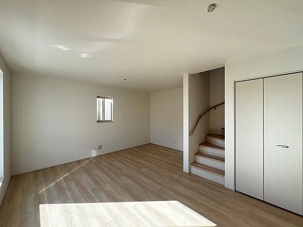 【リビング】家族を身近に感じるリビング階段です!