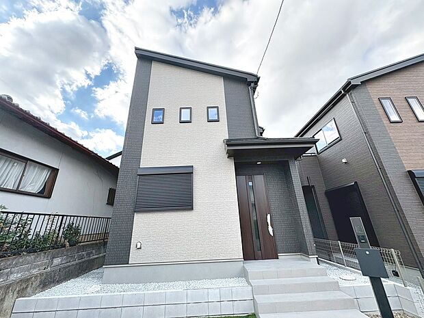 【現地外観写真(A号棟)】内覧予約は当日から承っております!お気軽にお問い合わせ下さいませ♪