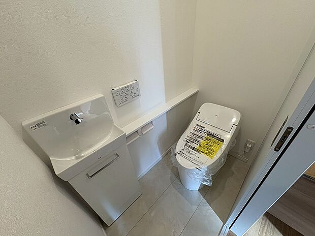 【温水洗浄便座】トイレの中に手洗いがあるので、清潔感もあり嬉しいですね♪