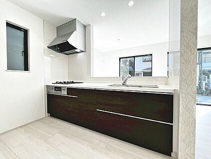 システムキッチン（浄水器・３口コンロ）