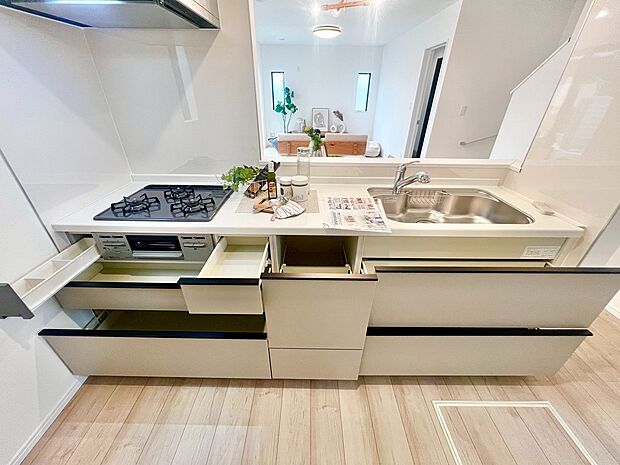 【システムキッチン(浄水器・3口コンロ)】3口コンロでお料理のレパートリーも増えますね♪
