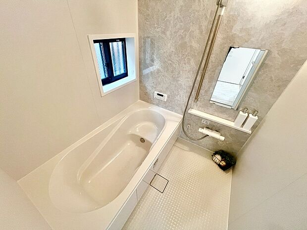 【エコベンチ浴槽】快適な半身浴のためのベンチスペースがありますよ♪節水にも効果を発揮します!