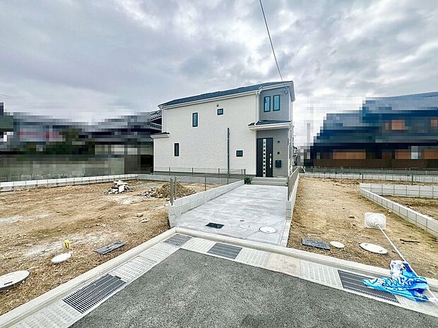 【駐車場】駐車スペースありますよ!広々駐車スペースはママやお子様の自転車も停められますね♪