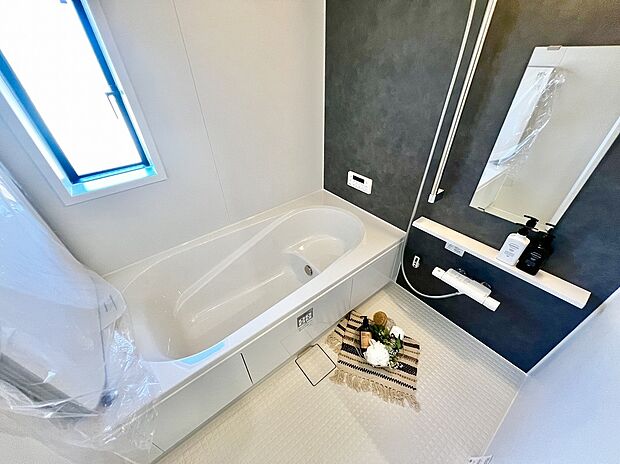 【エコベンチ浴槽】快適な半身浴のためのベンチスペースがありますよ♪節水にも効果を発揮します！