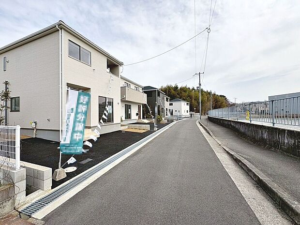 【前面道路を含む現地写真】お客様が安心して物件探しが出来るよう心がけております!お気軽にお問い合わせください!!