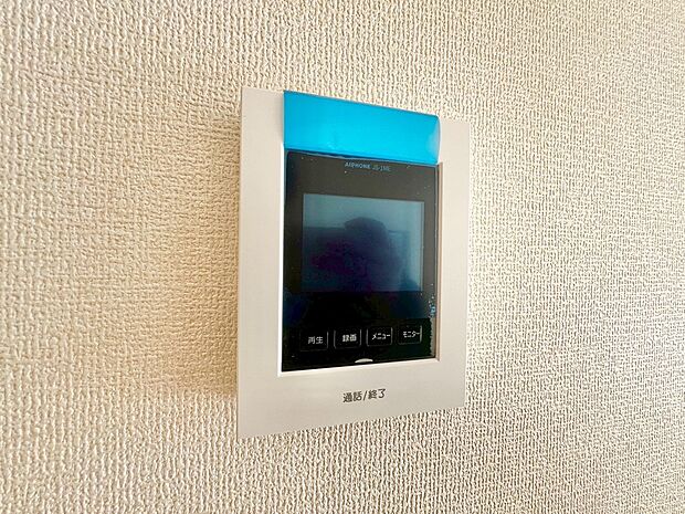 【TVモニター付きインターホン】TVモニター付きインターホンですので、突然の来客時にも外の様子が確認できて安心です!