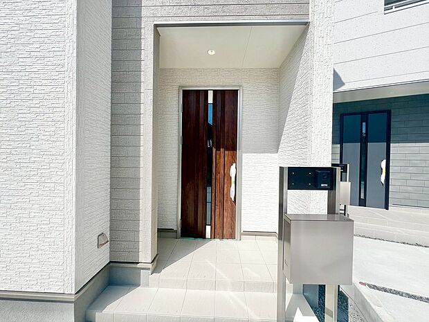 【エントランス】閑静な住宅街で叶える穏やかな新生活をここで始めませんか♪