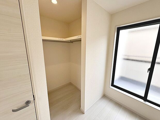 【洋室】全室収納有♪家族の思い出も大切にしまっておけますね!