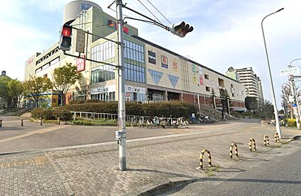 岸和田カンカンベイサイドモールEAST 約819ｍ(徒歩１１分)