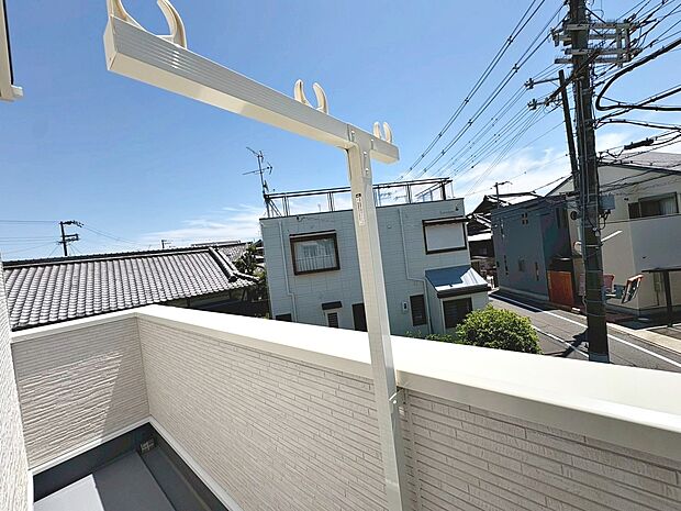 【南面バルコニー(3号棟)】日当り良好で洗濯物が良く乾きそうですね!