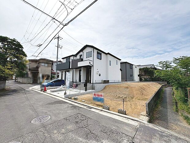 【前面道路を含む現地写真】閑静な住宅街で叶える穏やかな新生活をここで始めませんか♪
