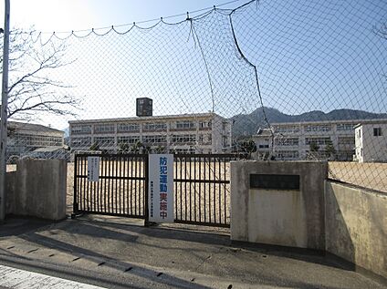 市立修斉小学校 約2.5kｍ(徒歩約32分)