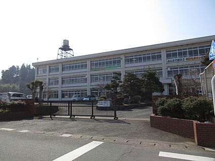 市立成和中学校 約2.3km (徒歩約29分)