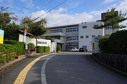 市立日新中学校 約2.6km(徒歩約33分)