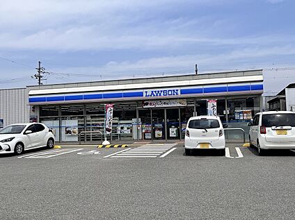ローソン豊岡九日市店 約650ｍ(徒歩約9分)