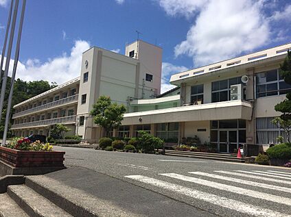 市立五荘小学校 約1.8km(徒歩約23分)