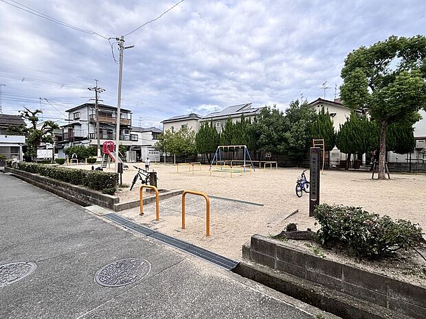 「栄町二丁目たんぽぽ公園」徒歩約5分(約350m)