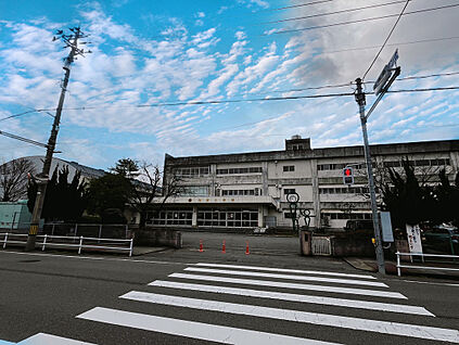 明新小学校　 900ｍ(徒歩約12分)
