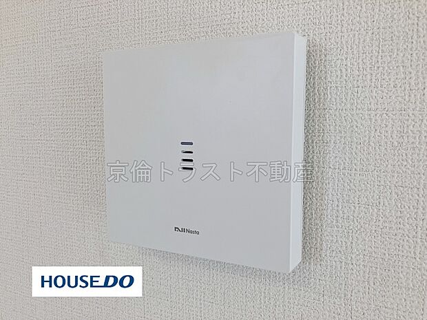 【インターホン親機】スマホやタブレットに連携して訪問者の様子が確認でき、安心・便利です。