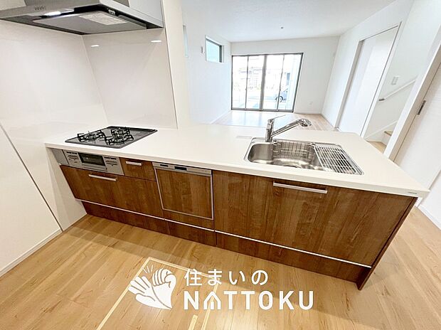 現地写真(キッチン)
収納たっぷりのシステムキッチン、浄水器付水栓を標準装備しています。