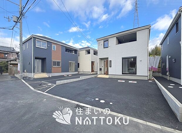 現地写真（街並み）
全４邸
駐車２台可能
