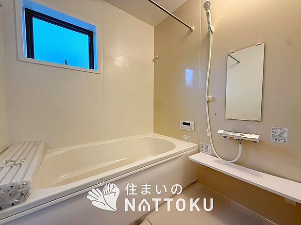 現地写真（浴室）
浴室暖房乾燥機付き。１坪タイプで広々です。