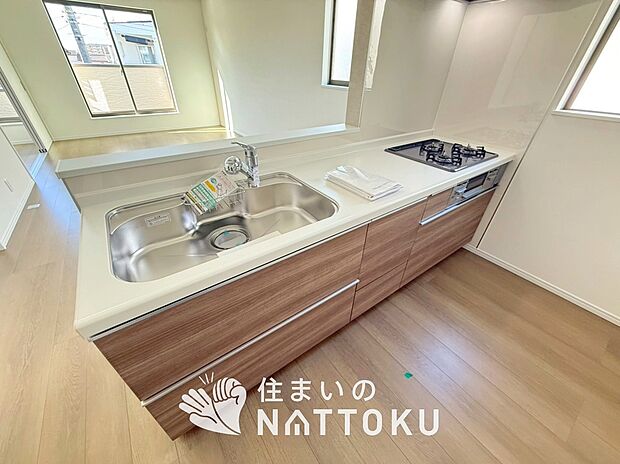 現地写真(キッチン)
収納たっぷりのシステムキッチン、浄水器付水栓を標準装備しています。