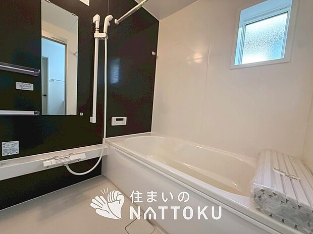 現地写真（浴室）
浴室暖房乾燥機付き。１坪タイプで広々です。