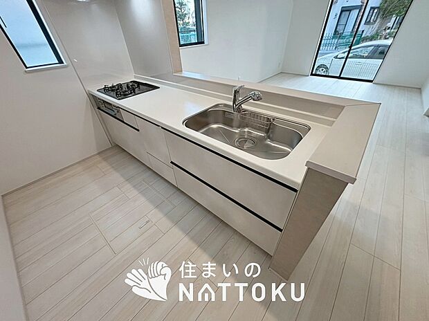 現地写真(キッチン)
収納たっぷりのシステムキッチン、浄水器付水栓を標準装備しています。