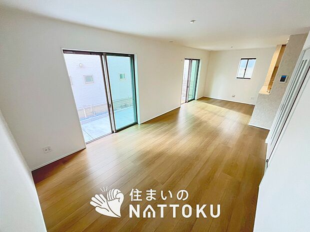 現地写真(キッチン)
収納たっぷりのシステムキッチン、浄水器付水栓を標準装備しています。