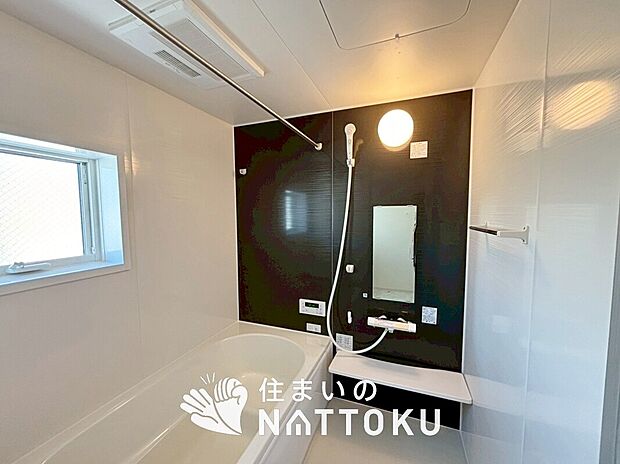 現地写真（浴室）
浴室暖房乾燥機付き。１坪タイプで広々です。