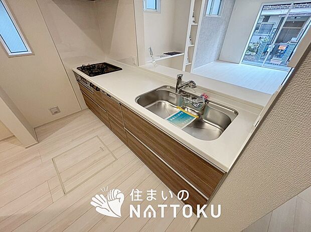 現地写真(キッチン)
収納たっぷりのシステムキッチン、浄水器付水栓を標準装備しています。