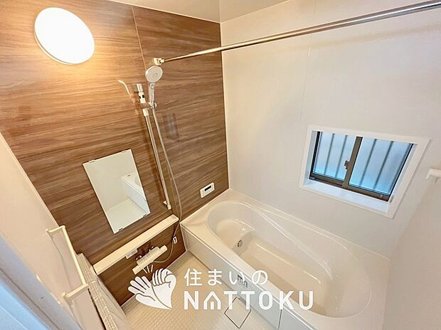 現地写真（浴室）
浴室暖房乾燥機付き。１坪タイプで広々です。