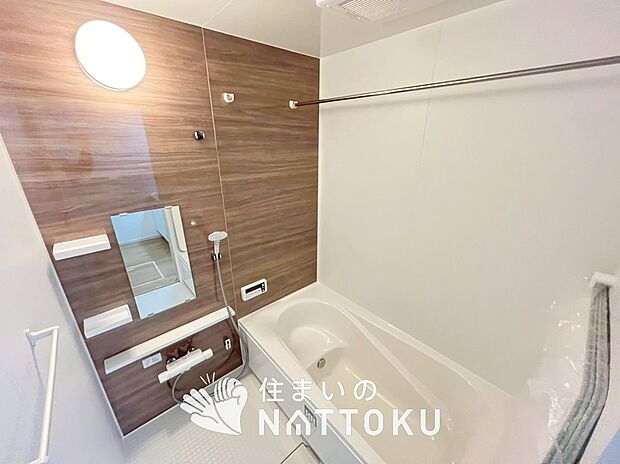 現地写真（浴室）
浴室暖房乾燥機付き。１坪タイプで広々です。