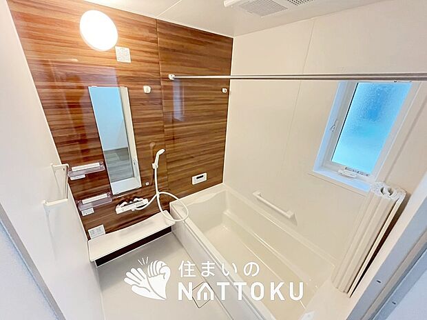 現地写真（浴室）
浴室暖房乾燥機付き。１坪タイプで広々です。