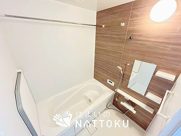 現地写真（浴室）
浴室暖房乾燥機付き。１坪タイプで広々です。