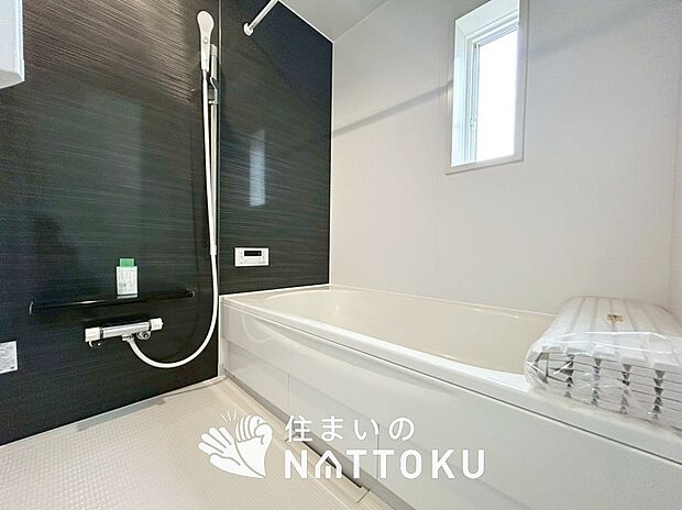 現地写真（浴室）
浴室暖房乾燥機付き。１坪タイプで広々です。