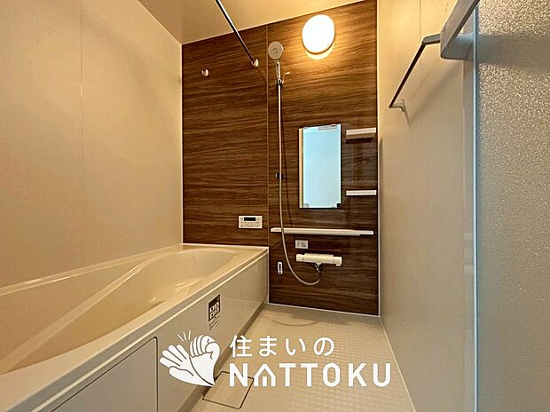 現地写真（浴室）
浴室暖房乾燥機付き。１坪タイプで広々です。