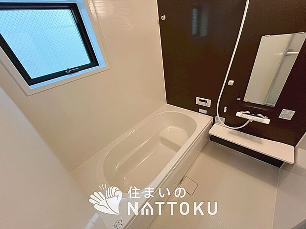 現地写真（浴室）
浴室暖房乾燥機付き。１坪タイプで広々です。