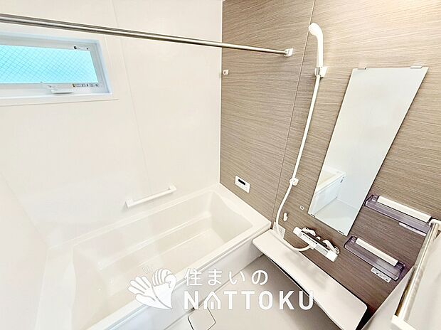 現地写真（浴室）
浴室暖房乾燥機付き。１坪タイプで広々です。