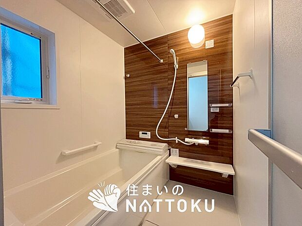 現地写真（浴室）
浴室暖房乾燥機付き。１坪タイプで広々です。