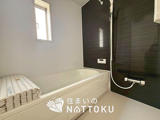 現地写真(浴室)
浴室暖房乾燥機付き。1坪タイプで広々です。