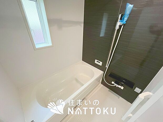 現地写真（浴室）
浴室暖房乾燥機付き。１坪タイプで広々です。