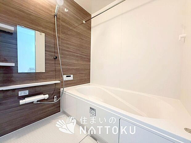 現地写真(浴室)
浴室暖房乾燥機付き。1坪タイプで広々です。